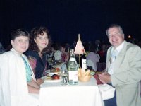 19920881211B1 Darrel-Betty-Darla Hagberg - France Vacation : Betty Hagberg,Darla Hagberg